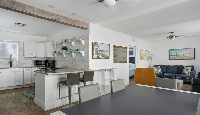 Spacious 1 Bedroom APT at the beach