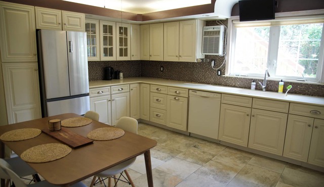 Spacious 3-bedroom townhome 45mins from World Cup