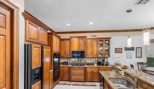 Spacious 5-bedroom house in charming Wellington with WiFi, AC