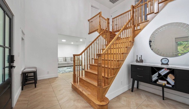 Spacious 8 BR Family Winter Escape + Hot Tub - 25 minutes to ski and tubing!