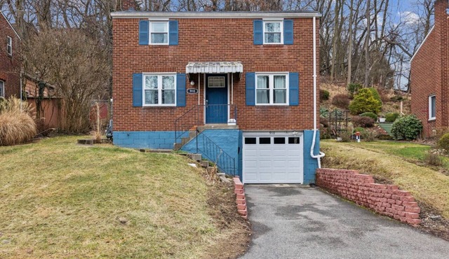 Spacious Family Retreat | Backyard & Free Parking