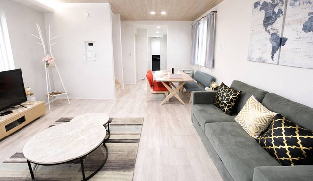Spacious Newly Built 3 Bedroom House with FREE Parking Tokyo Area (Max 8 pax)