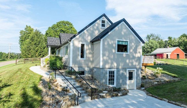 Spacious Ohio Retreat w/King Bedroom
