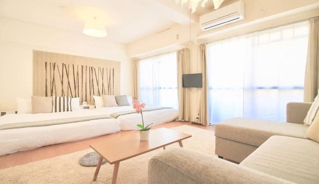 Spacious & Relaxing just 4 blocks to Peace Park