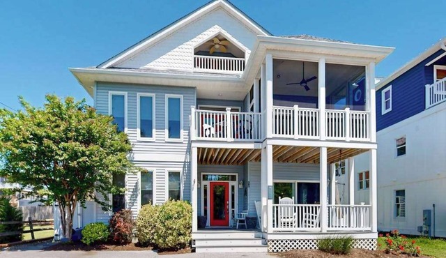 Spectacular pet friendly house walk to beach w/ocean views, private pool