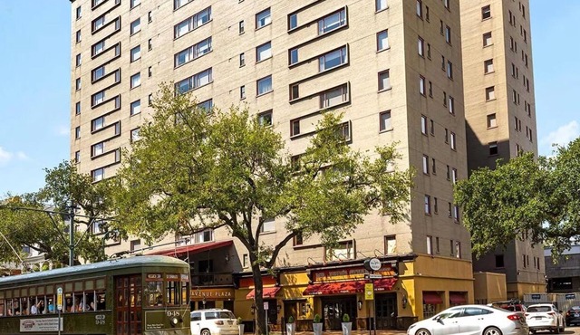 St. Charles Hotel with 1 bedroom and AC in fabulous New Orleans