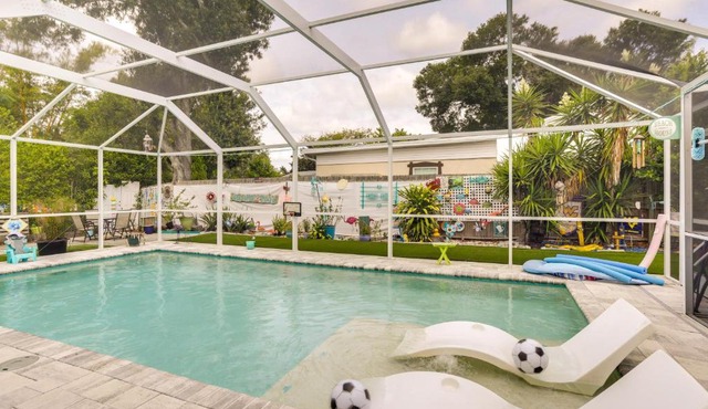 St Petersburg Beach House Private Lanai and Pool!
