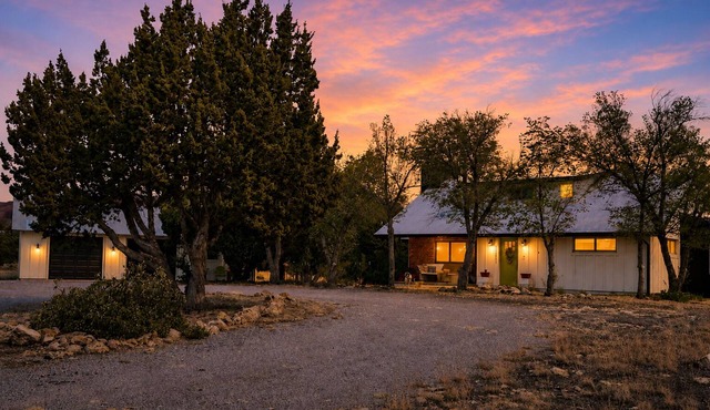 Stay ON Route 66 Bridge - 40s Farmhouse - 100-Year Anniversary