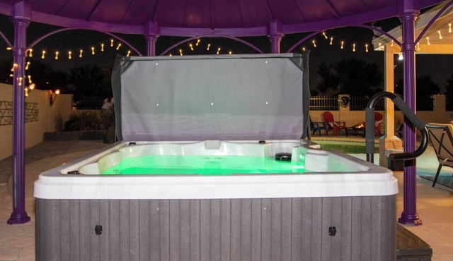 StayShores Chic Retreat – Pool, HotTub&Sweet Sleep