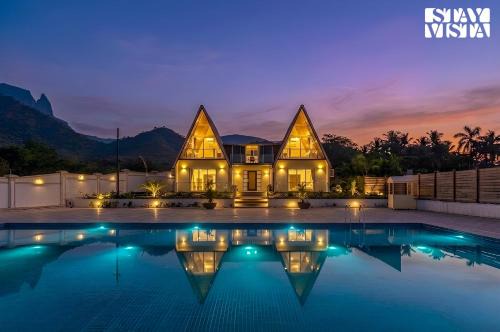 StayVista at The Rising Sun - Mumbai with Pool and BBQ - Ambernath