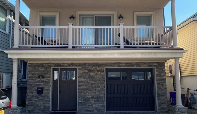 Steps from the beach! Beautiful 3-bedroom house in Long Beach