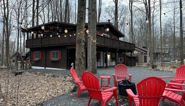 Steps from the Lake! Fire Pit, STPs, Fall Foliage and Holidays in the Mountains!
