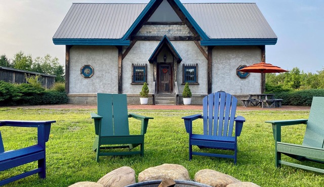 Storybook Cottage on FLX wine trail: fire pit & starry skies