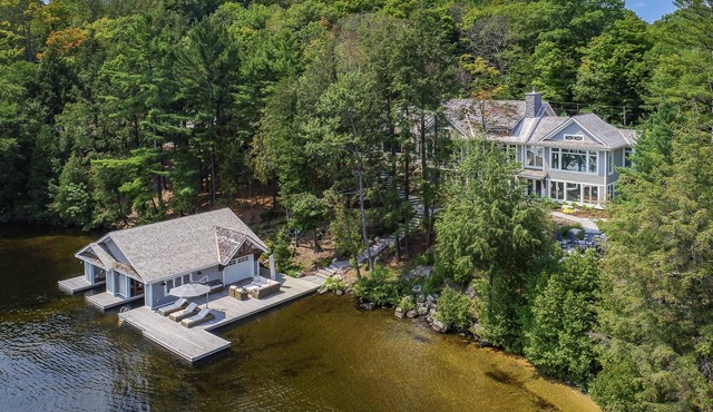 Stunning 5bed 6bath Family Compound on Lake Rosseau! Sports Court! Sauna! Gym!