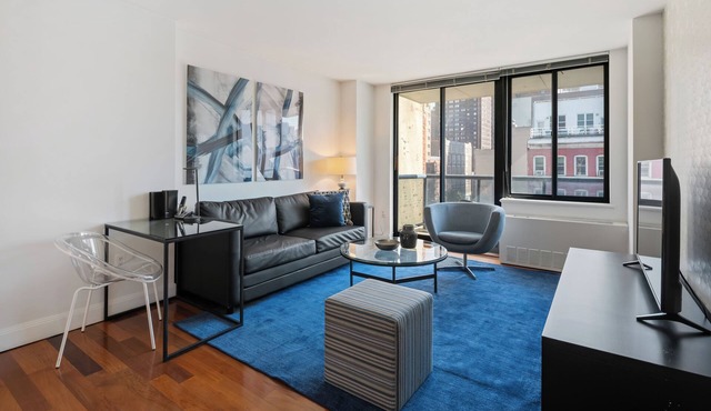 Stunning Gramercy 1 Bedroom with Private Balcony!