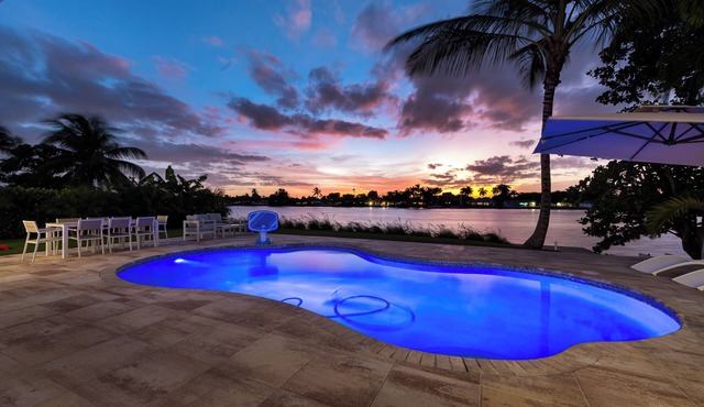 Stunning Luxury Waterfront Oasis Amazing Location