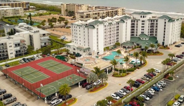Stunning Ocean-Front Beach Resort with amazing amenities!