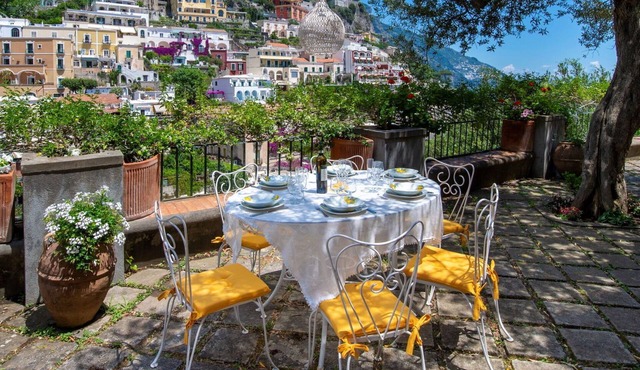 Stunning private villa for 6 guests with WIFI, A/C, TV, terrace, pets allowed and panoramic view