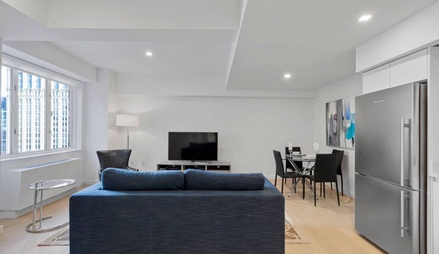 Stylish 1BR at Rector Place – Rooftop & Fitness Center