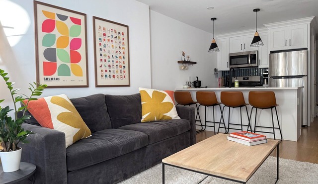 Stylish 2-bedroom apartment in great location with AC, WiFi