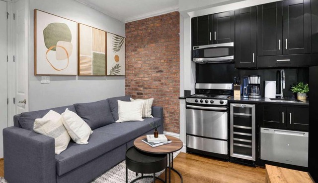 Stylish 3-Bedroom Midtown East Stay