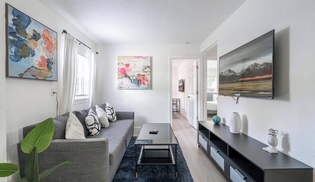 Stylish Home Near Beach, Downtown, and Airport. Pet Friendly!