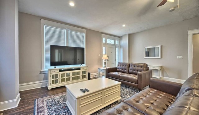 Suites on Seneca - Lovely 2 Bed/1 Bath Apartment