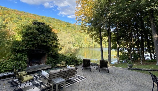 Summer Lake House Rental - the perfect outdoor oasis in Westchester County, NY