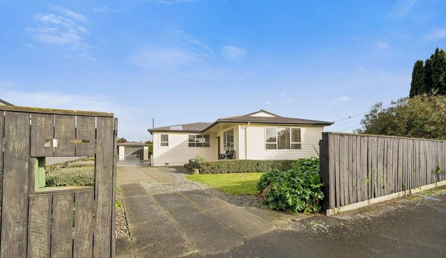 Sundown on Grove - Martinborough Holiday Home