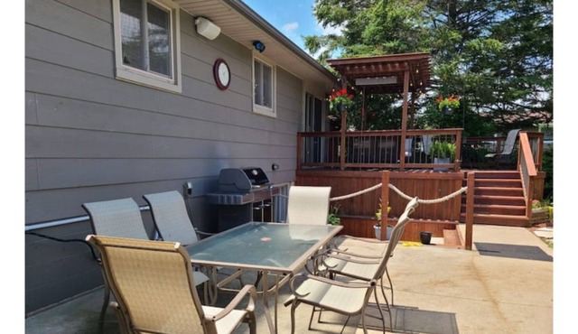 Sunny Days Estate ✦ Large Saltwater Pool ✦ Hot Tub