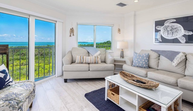 Sunrise Oasis - Top Floor 2 BR 2 BA Condo 2411