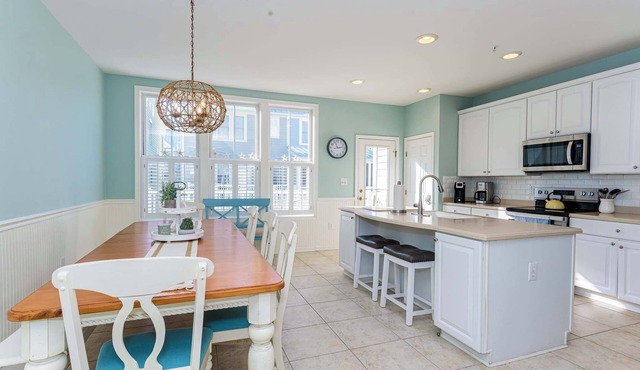 Sunset Island - 5 BR, Sleeps 12, 2 pools