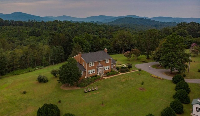 Sunset Pointe - Fire Pit | Walking Trails & Creek!