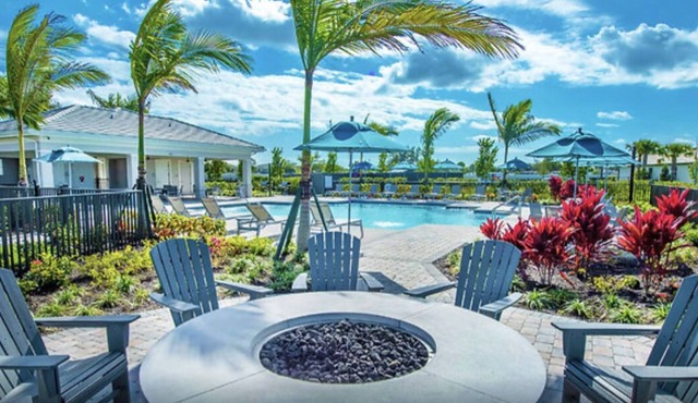 Sunshine & Beach Vibes! Book now!