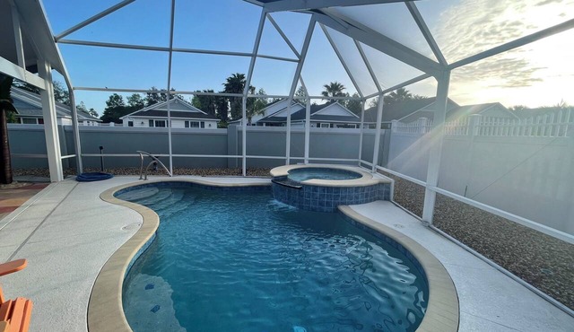 Sunshine Stay Villa #2 at Lake Sumter Landing w/Sparkling Private Pool & Spa