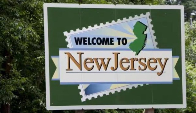 Superb 2-bedroom apartment in charming Newark with AC, WiFi, dresser