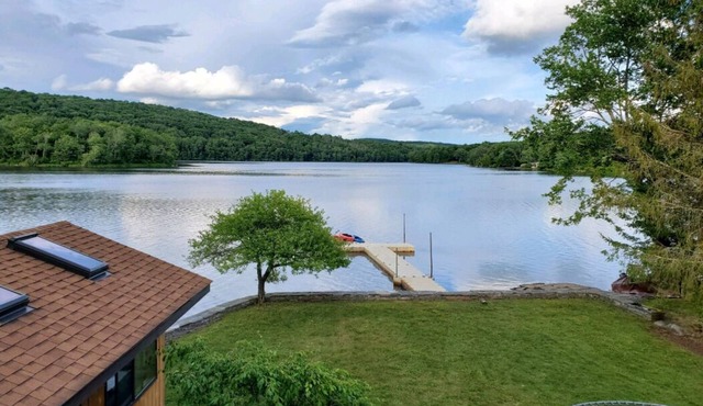 Swan Lake paradise with amenities galore