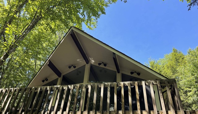 Sweet Chalet located in lake community-family friendly great entertaining space!