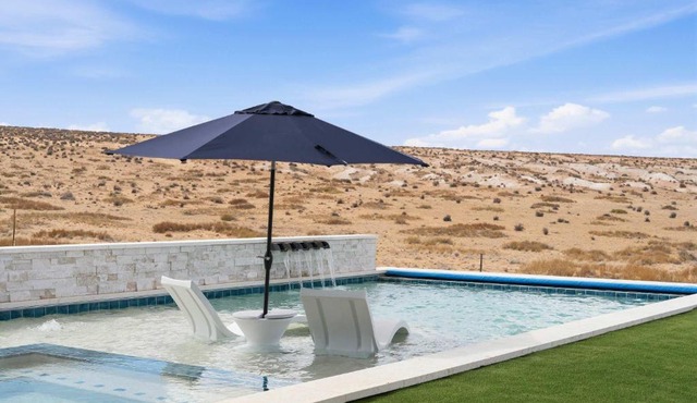 The Clubhouse- Pool Pickleball Views Luxe Villa