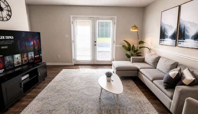 The Crestline Stay | Hoover Townhome 2BR U4