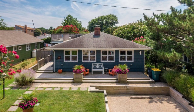 THE CUTEST BEACH HOUSE IN TO OCEAN!
