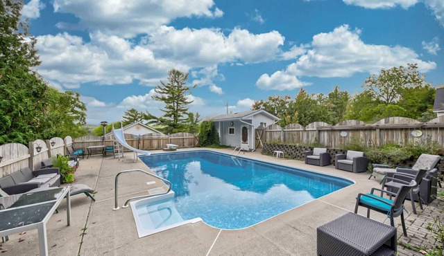 The Discovery Retreat: Heated Pool, Hot Tub, Firepit, BBQ, Sauna, Game Room