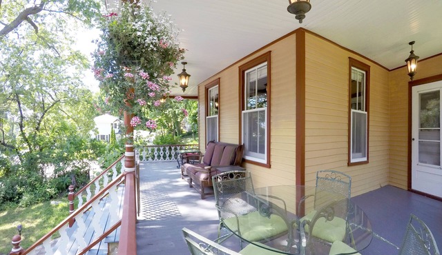 The Fox and Owl Inn - Victorian B&B for Contemporary Travelers