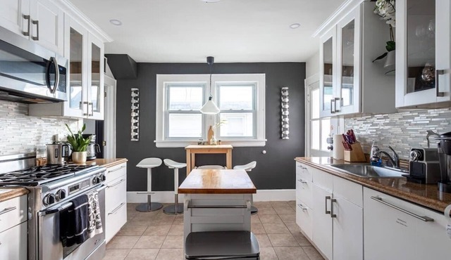 The Fred Deluxe 7 BR by I95, Train, HarborVw, Stamford Beaches & Workspace