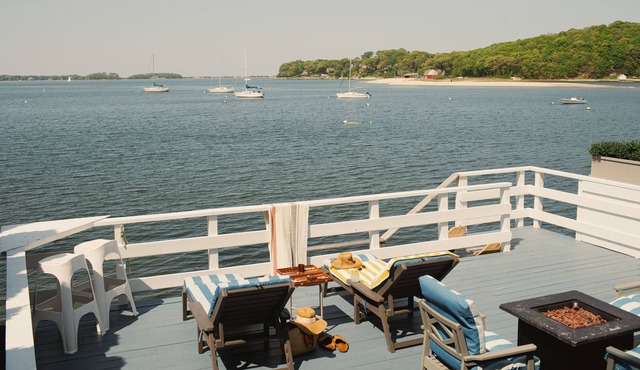 The Harbor House: Beachfront Home 1 hour from NYC