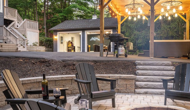 The Hideaway l EV l Hot Tub l Fire Pit l Game Room l .5 miles to Bryce Resort