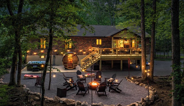 The Long Weekend 5BR Hot Tub, Sauna, Theatre, Skee-ball Near Jim Thorpe