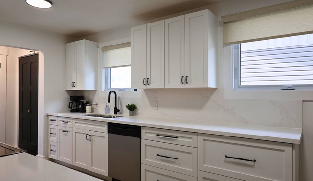 The Redbrick Residence - 3 bedroom main floor home with AC + covered patio