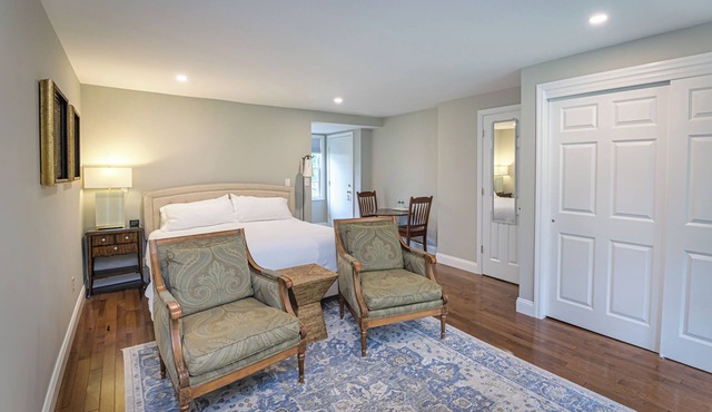 The West Lane Inn - Queen Studio Suite with Kitchenette
