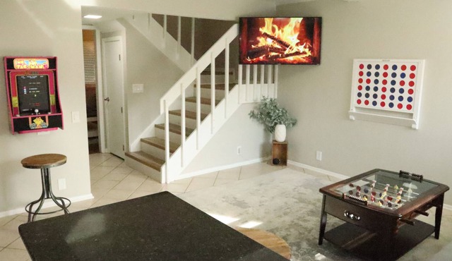 Three bed Condo with full kitchen, pool, and lake access.